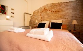 Ultra Central Cosy Ac Apartment